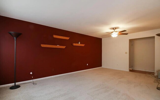 Foto del edificio - 129 Riverview Ct