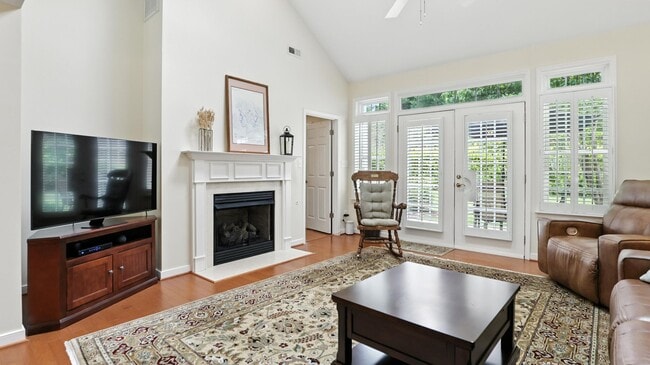 Building Photo - Charming 3 Bed, 2.5 Bath Condo in Midlothi...