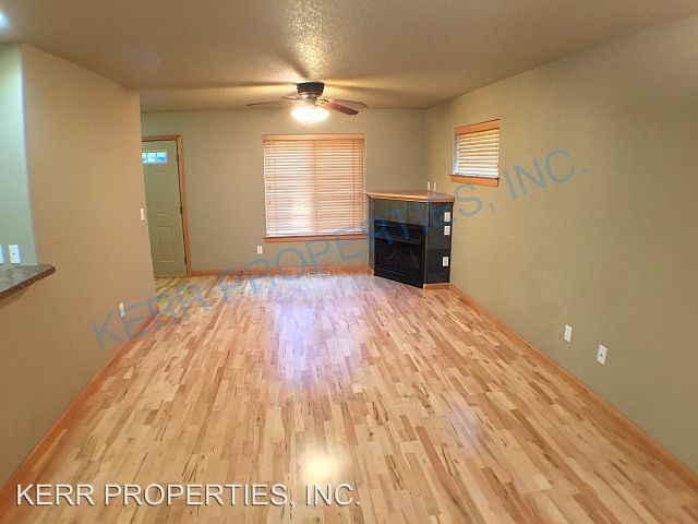 Building Photo - 38905 Sandy Heights St
