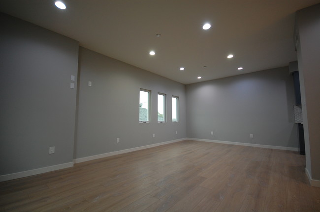 LARGE LIVINGROOM - 646 N Serrano Ave