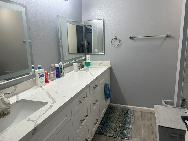 Foto del edificio - 16325 Applegate Dr