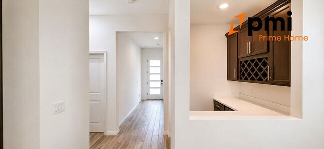 Foto del edificio - BEAUTIFUL Charming Single family HOME with 4 bedrooms and 3 Baths