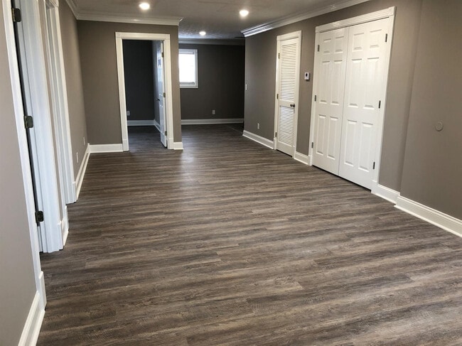 Building Photo - 109 N Killarney Ln