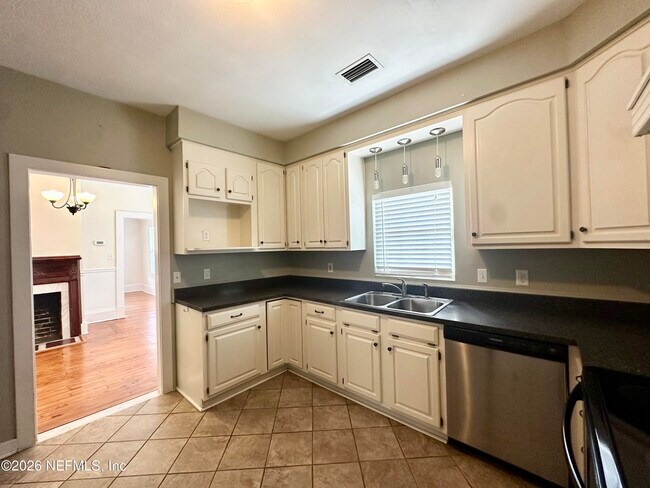 Foto del edificio - 3867 Herschel St