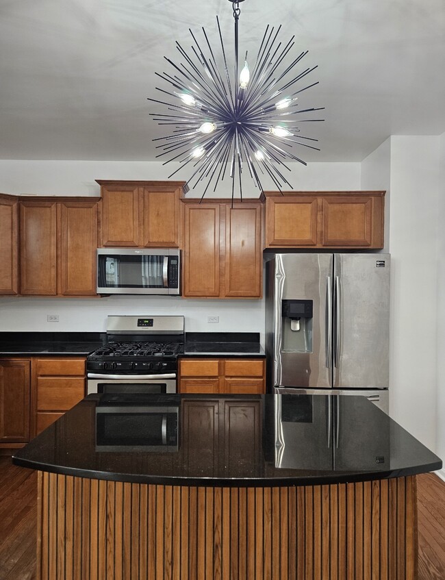 Building Photo - 838 Avalon Way