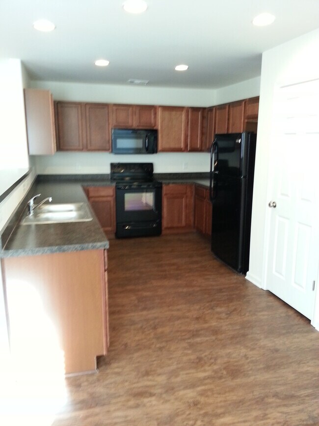 Building Photo - 17 Milsbury Ln