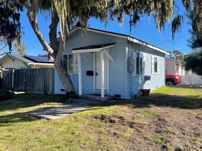 Building Photo - 725 Granite St