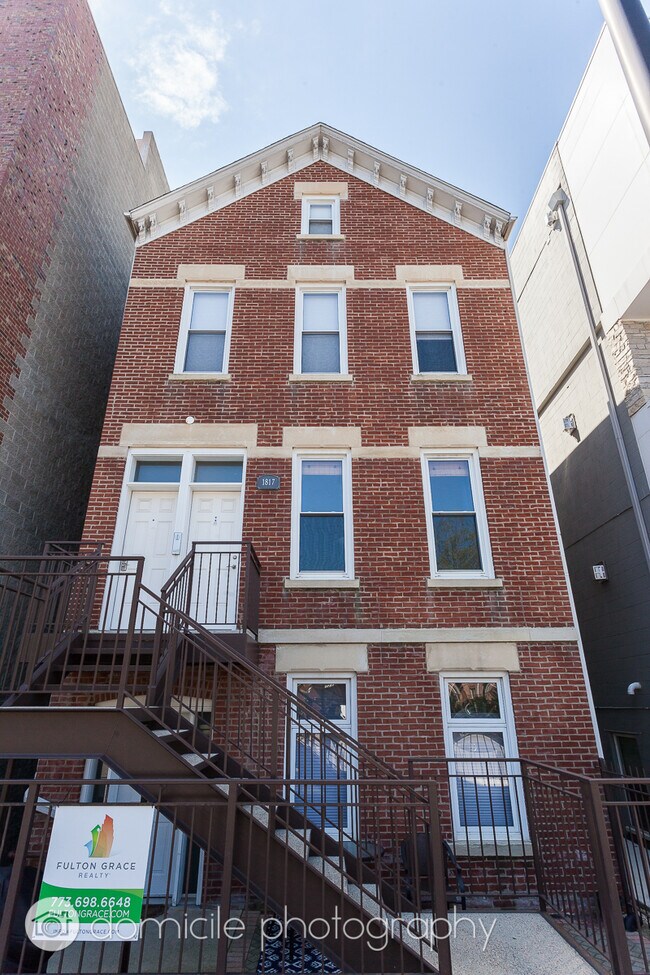 Foto del edificio - 1817 W Armitage Ave