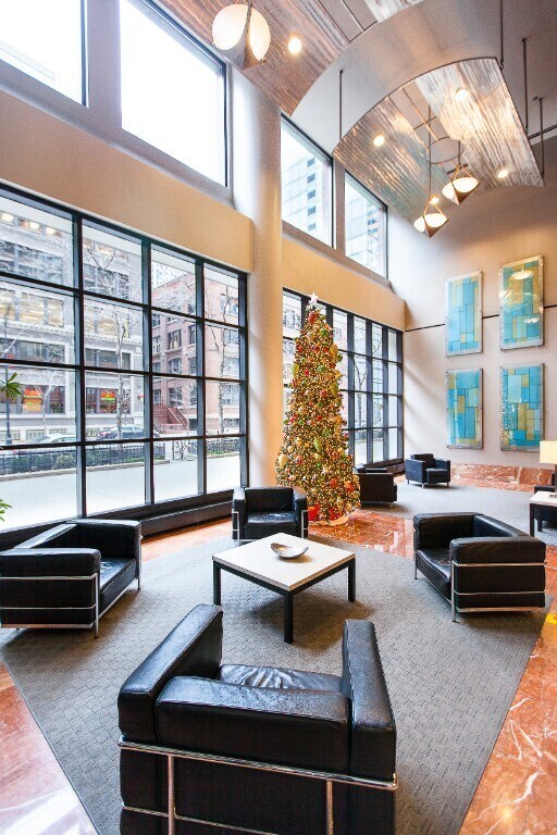 Building Photo - Beautiful 1 Bedroom Condo in Streeterville!
