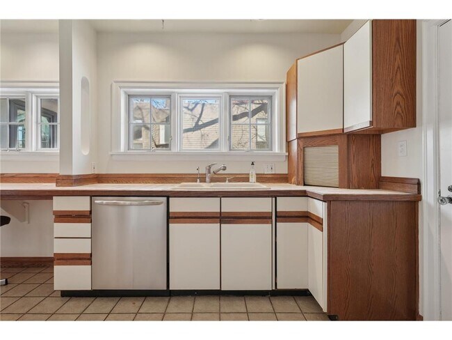 Foto del edificio - 1721 Humboldt Ave S