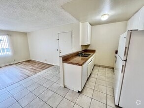 Building Photo - 3917 Spring Dr