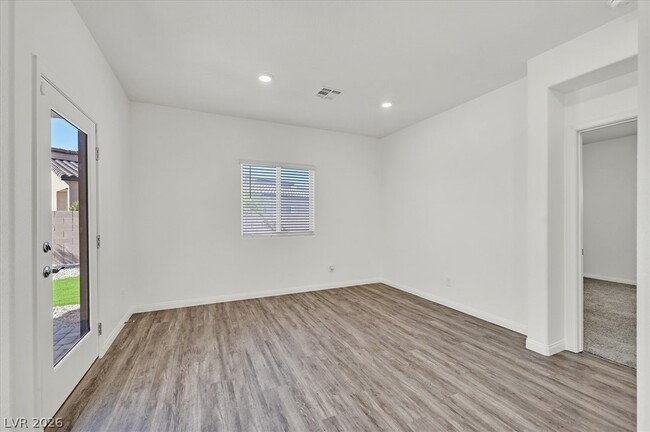 Foto del edificio - 7451 Mason Springs Ave