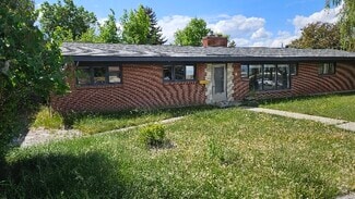 Building Photo - 430 N Fee St