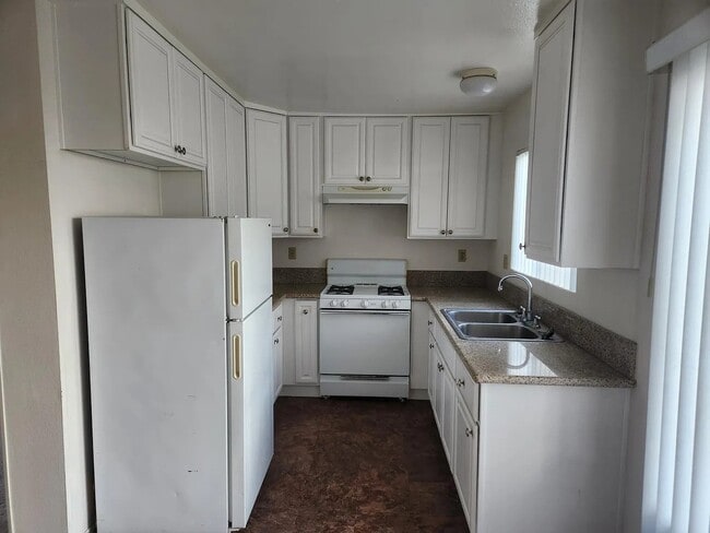 Building Photo - 2821 Keats St