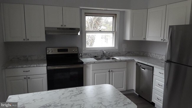 Foto del edificio - 316 Spring Lake Blvd