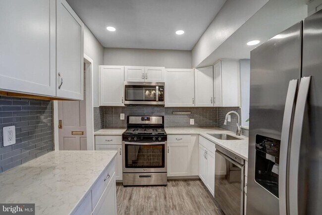 Building Photo - 3239 Gunston Rd
