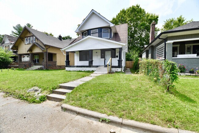 Building Photo - 3634 N Kenwood Ave