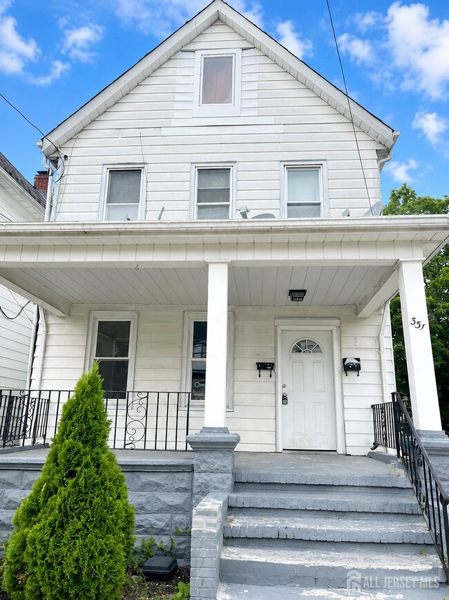Building Photo - 331 Somerset St