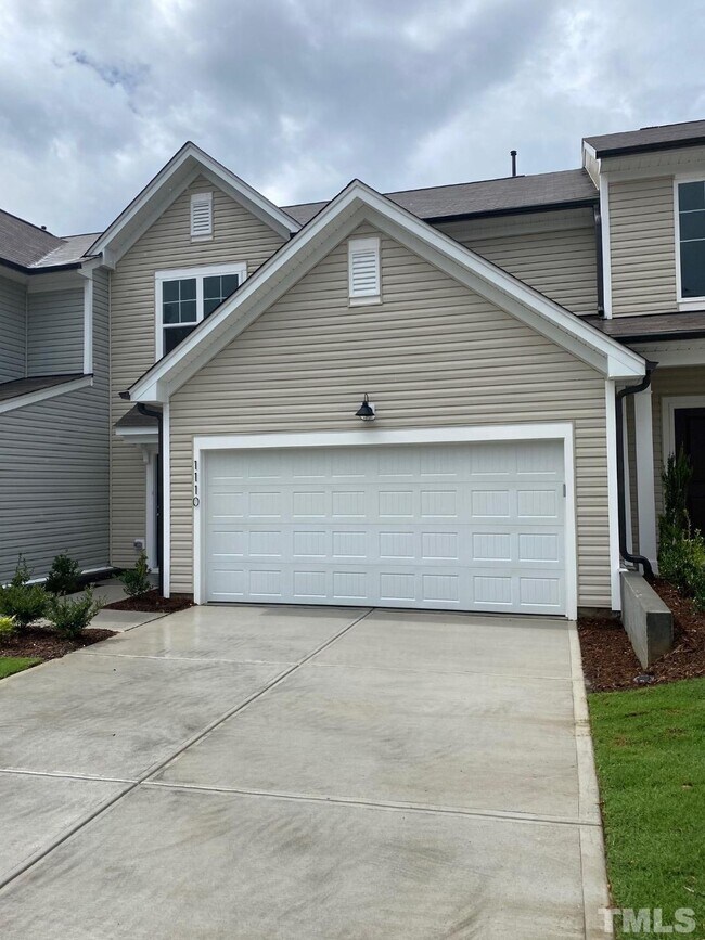 Building Photo - 1110 Tigerlily Way