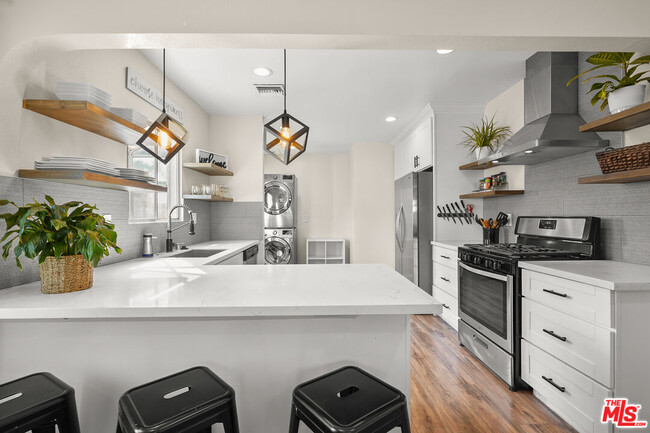 Foto del edificio - 1828 W 84th St