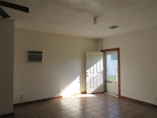 Building Photo - 9174 County Rd 302
