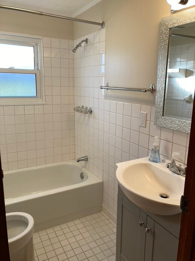 Foto del edificio - 8053 Lawrence Dr