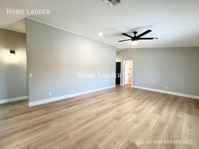 Foto del edificio - 1124 E Polk St