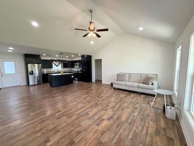 Foto del edificio - Country living close to city life!