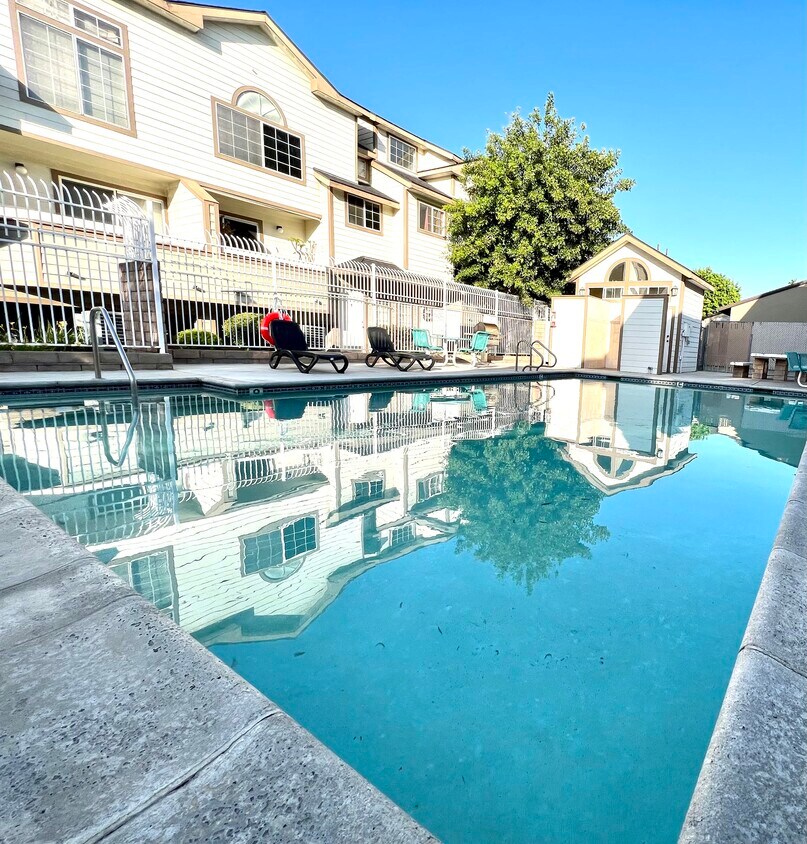 Foto principal - 11150 Glenoaks Blvd