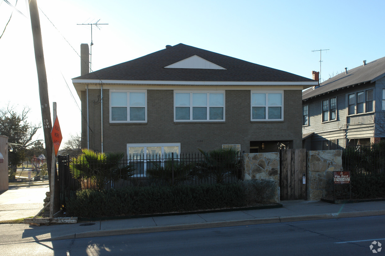 Building Photo - 1122 N Zang Blvd