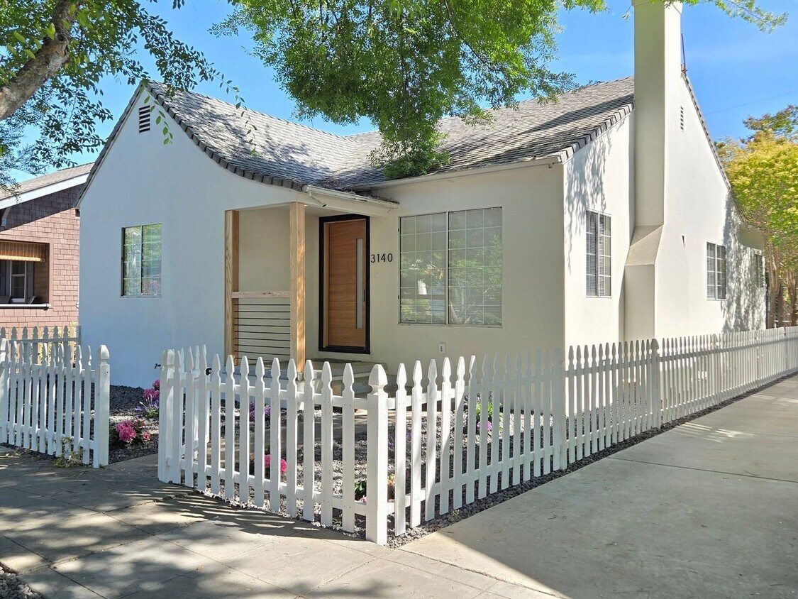 Foto principal - Completely Remodeled Home for Rent – Midto...