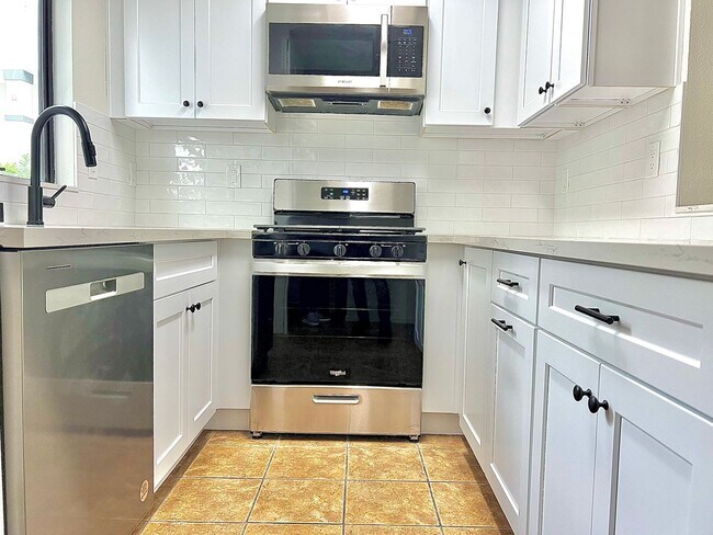Foto del edificio - Updated 2-Bedroom 3 Bathroom Pasadena Town...