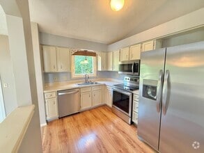 Building Photo - 3349 Evergreen Cir