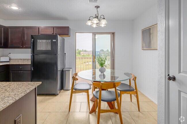 Apartamento amueblado de categoría superior básica - 3 dormitorios, 2 baños - 121 metros cuadrados - Comedor - Prairie Breeze Townhomes
