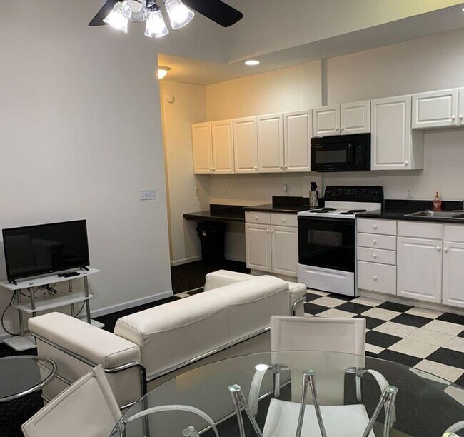 Building Photo - 10 N 10th St