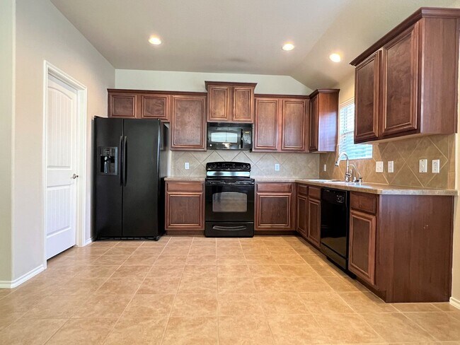 Building Photo - Beautiful 3 Bedroom
