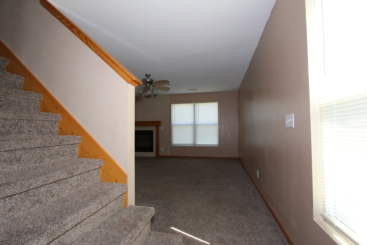 Entrance - 915 Jackalope Ct
