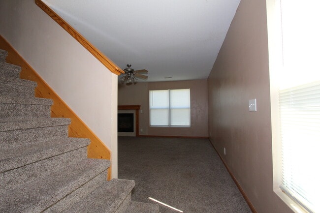 Building Photo - 915 Jackalope Ct