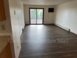 Building Photo - 1401 12th St E