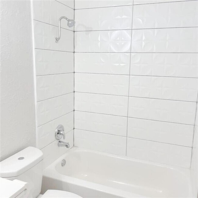Foto del edificio - 1500 W Braker Ln