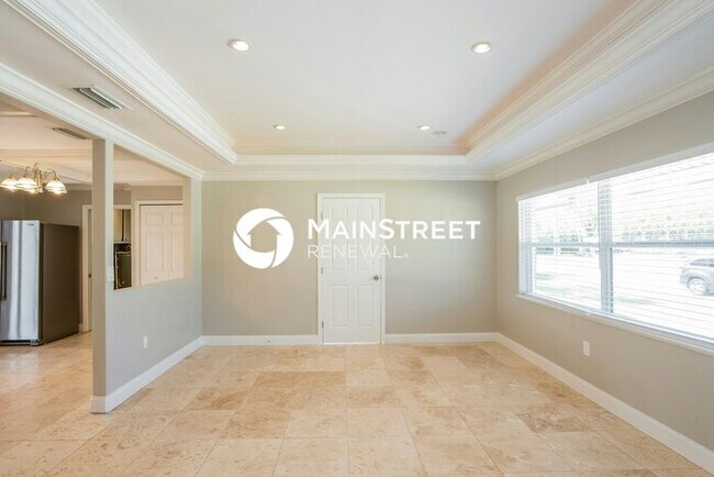 Building Photo - 3 Bedroom Pet-Friendly Home in PORT CHARLO...