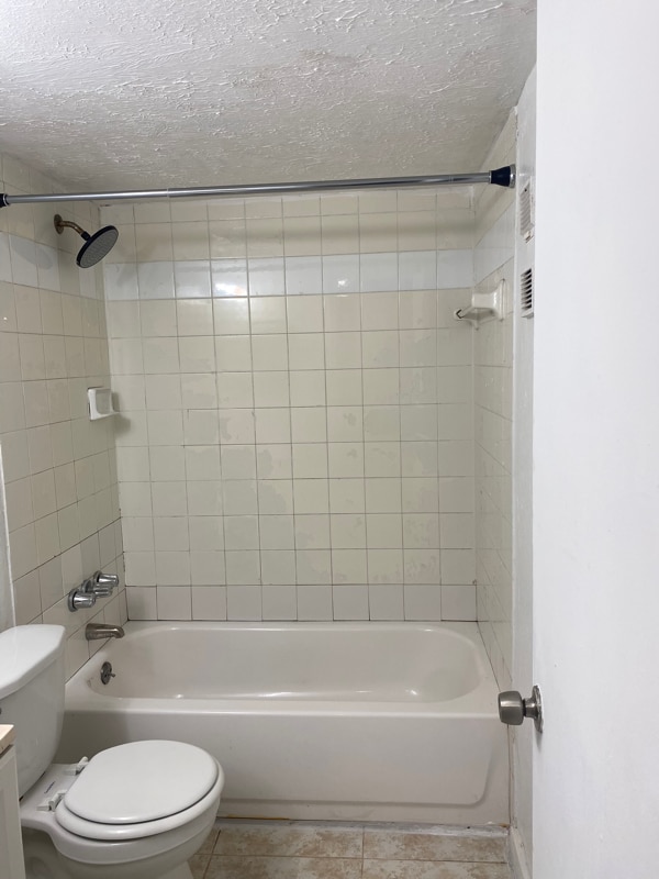 Foto del edificio - 4136 Lakeside Dr