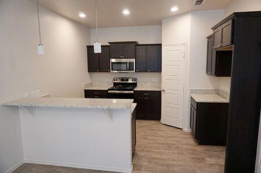 Foto del edificio - 12008 Englewood Ave