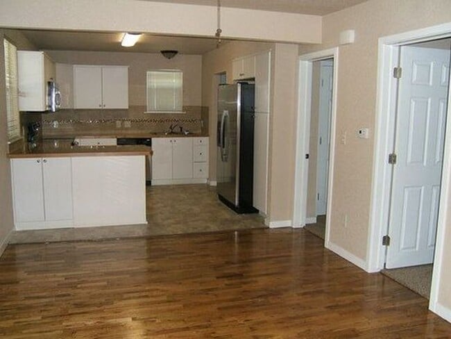 Building Photo - 3 bedroom, 1 bath Home, In Loveland.