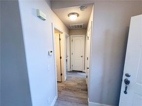 Building Photo - 1284 N Cannondale Dr