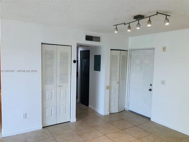 Foto del edificio - 8260 SW 210th St