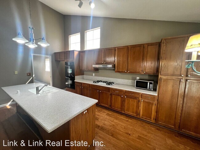 Foto del edificio - 4 br, 3 bath House - 706 Oak Hollow Avenue