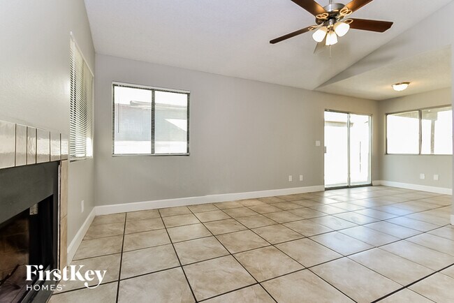 Foto del edificio - 77 Parrish Ln