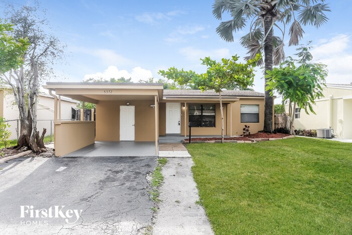Primary Photo - 5372 NE 5th Ave