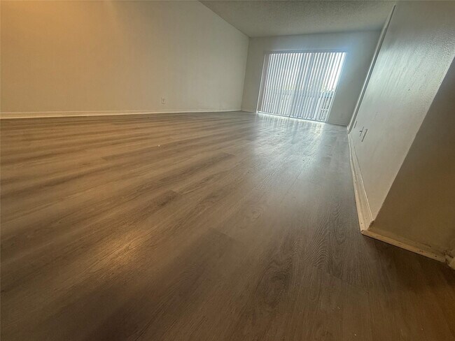Foto del edificio - 7960 N Colony Cir